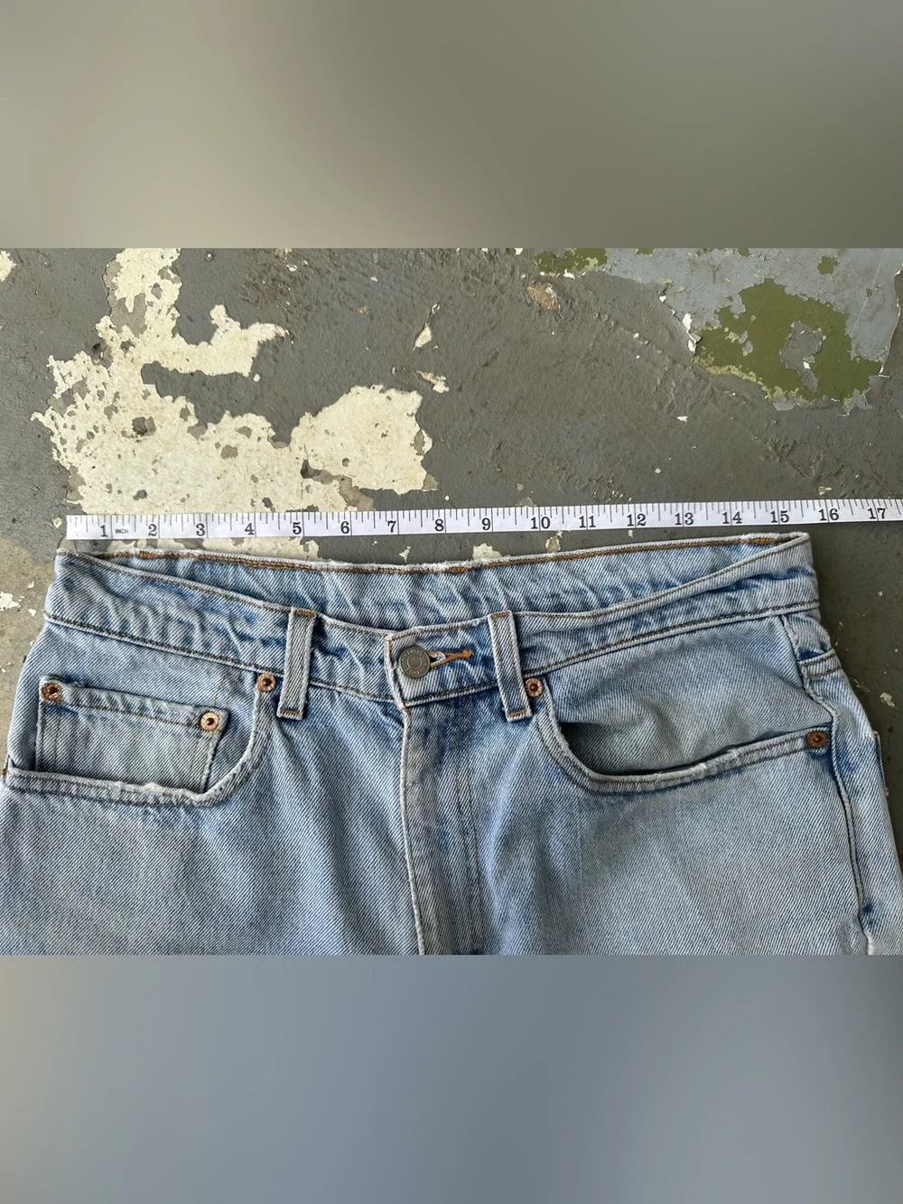 Vintage Levi’s Light Wash Men's Jeans - Classic Straight Fit - Picture 8 of 12